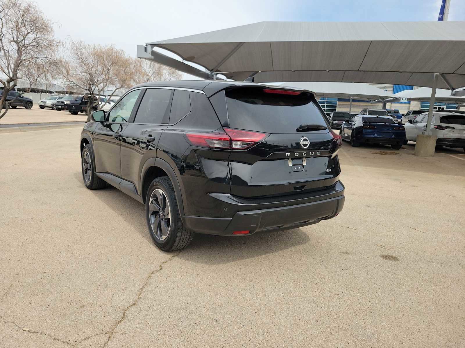 Used 2024 Nissan Rogue SV image 6