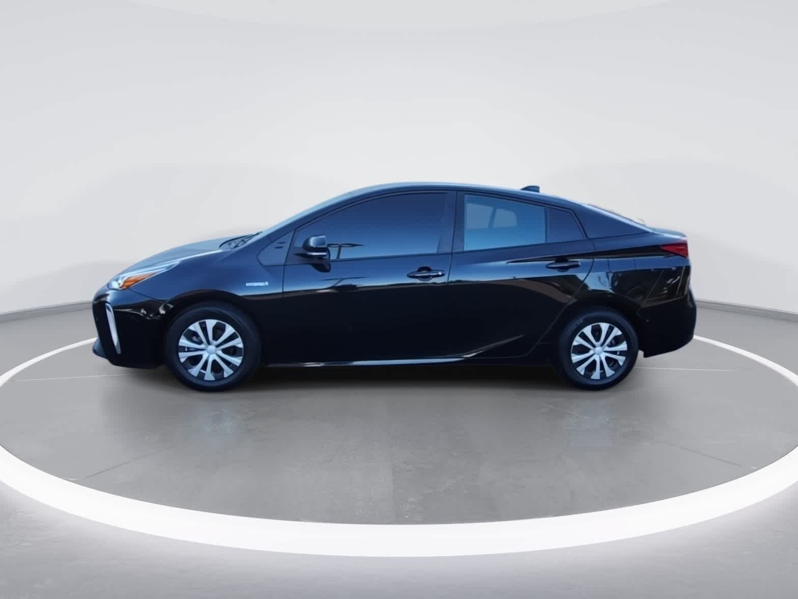 Certified 2021 Toyota Prius LE AWD/4WD image 4