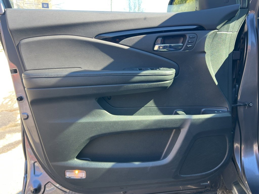 Used 2017 Honda Pilot Elite image 10