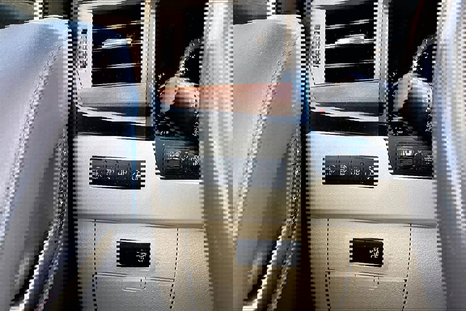 Used 2017 Lexus LX 570 4WD w/ Luxury Package image 36