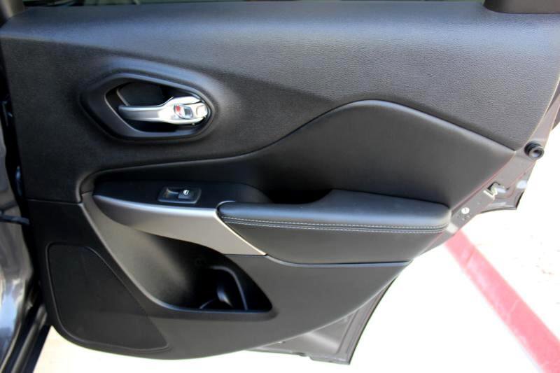 Used 2021 Jeep Cherokee Latitude Plus image 18