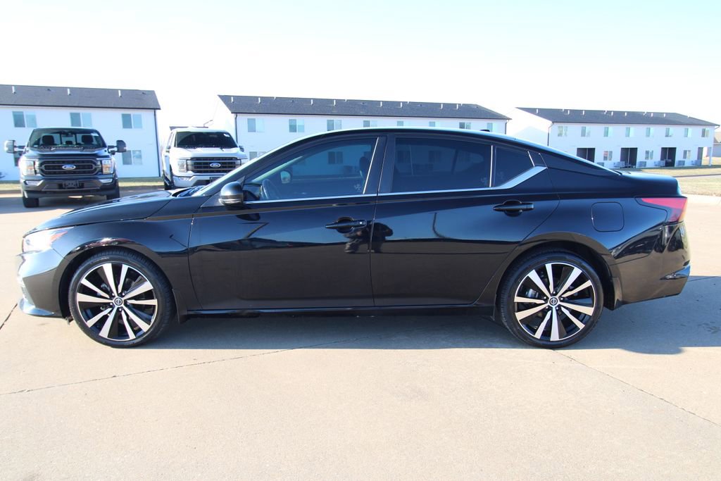 Used 2021 Nissan Altima 2.5 SR w/ SR Premium Package image 16