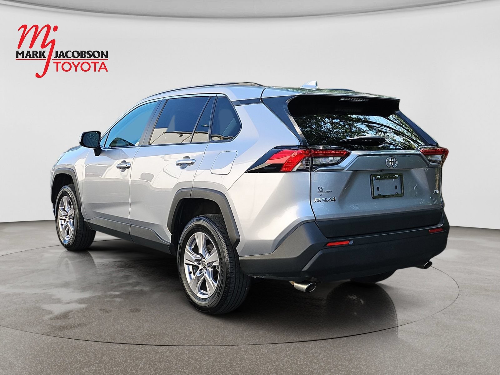 Used 2025 Toyota RAV4 XLE FWD image 14