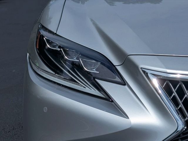 Used 2018 Lexus LS 500 w/ Interior Upgrade Package RWD image 12