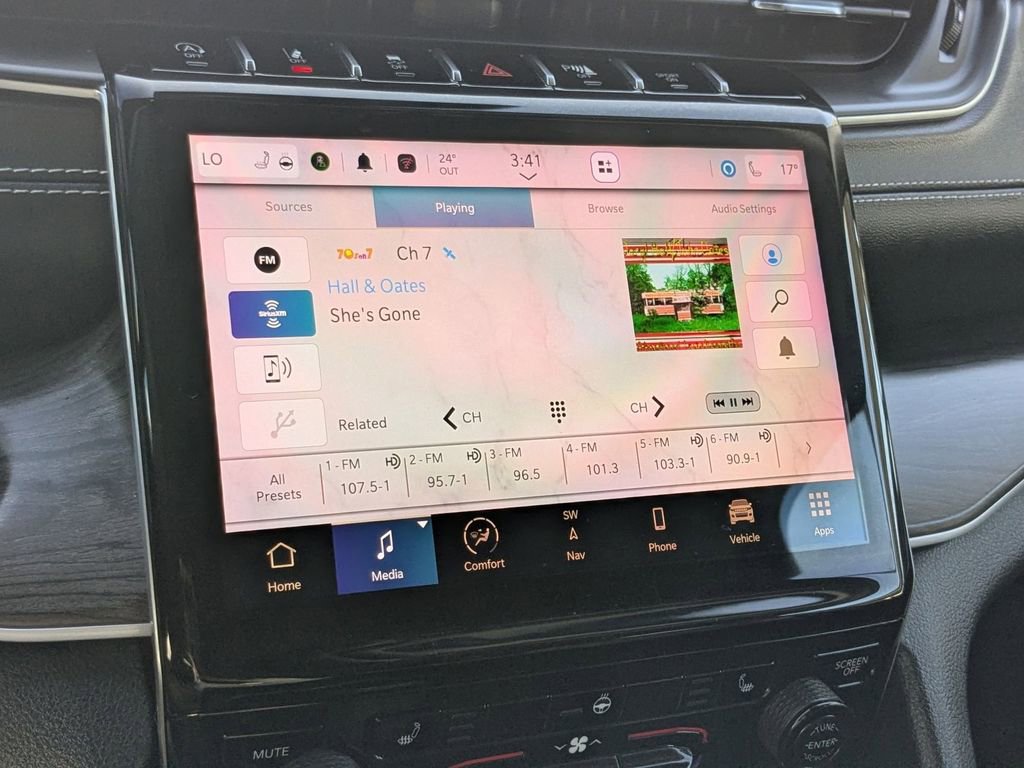 Used 2023 Jeep Grand Cherokee L Limited w/ Black Appearance Package image 20