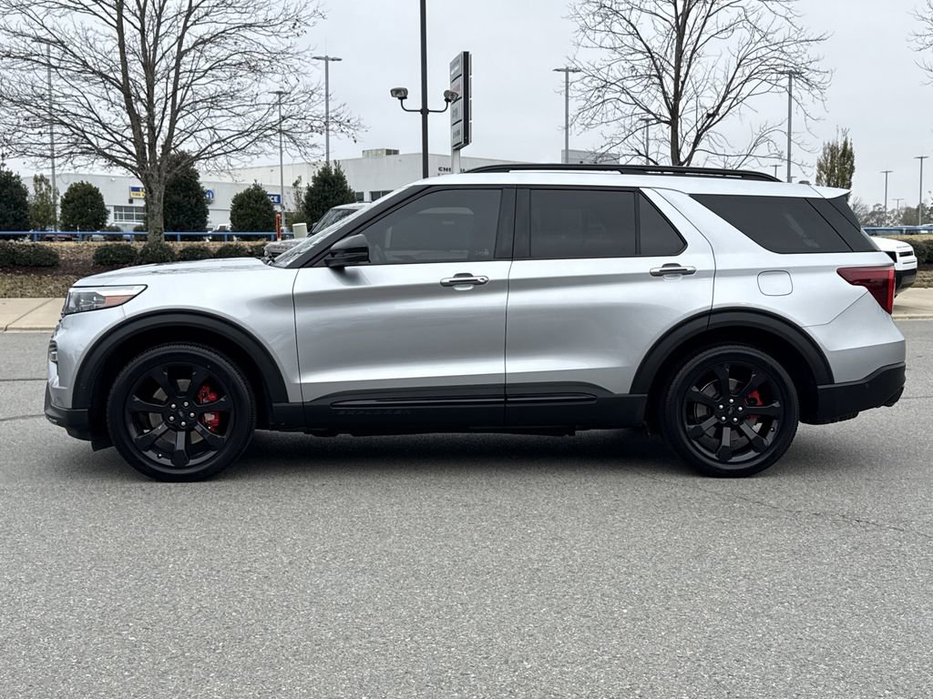 Used 2022 Ford Explorer ST w/ Equipment Group 401A image 2