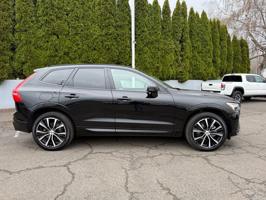 Used 2025 Volvo XC60 B5 Plus w/ Protection Package Premier image 11