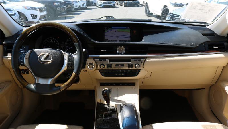 Used 2015 Lexus ES 350 w/ Ultra Luxury Package FWD image 21