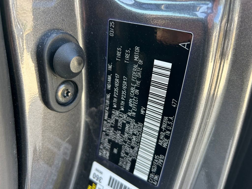 Used 2025 Toyota Sienna XLE image 10