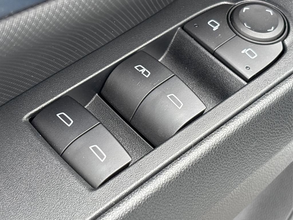 Used 2025 Chevrolet Equinox EV LT w/ Convenience Package II image 35