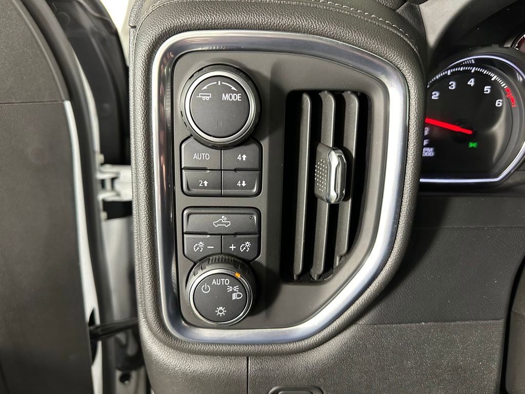 Used 2022 Chevrolet Silverado 1500 LT w/ Z71 Off-Road Package image 23