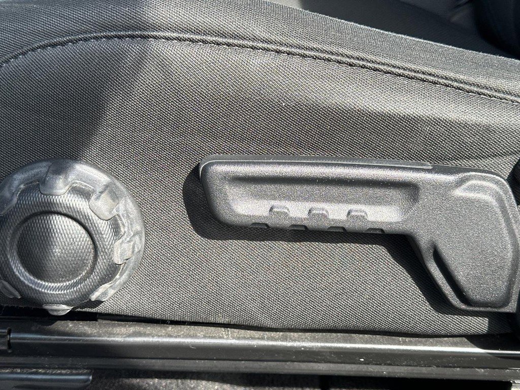 Used 2021 Jeep Wrangler Unlimited Sahara w/ Uconnect 4C Nav & Sound Group image 17
