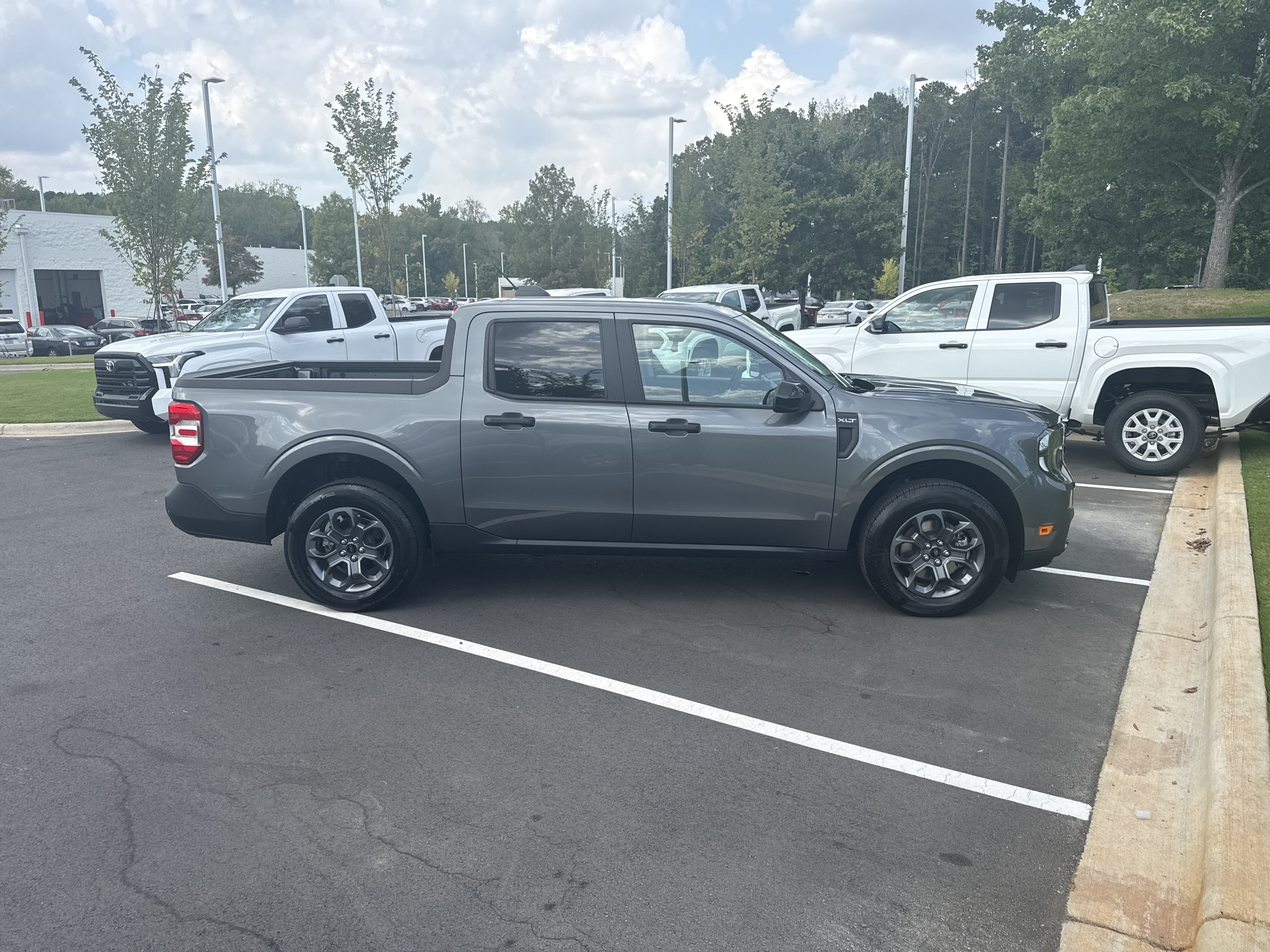 Used 2025 Ford Maverick XLT w/ XLT Luxury Package AWD/4WD image 11