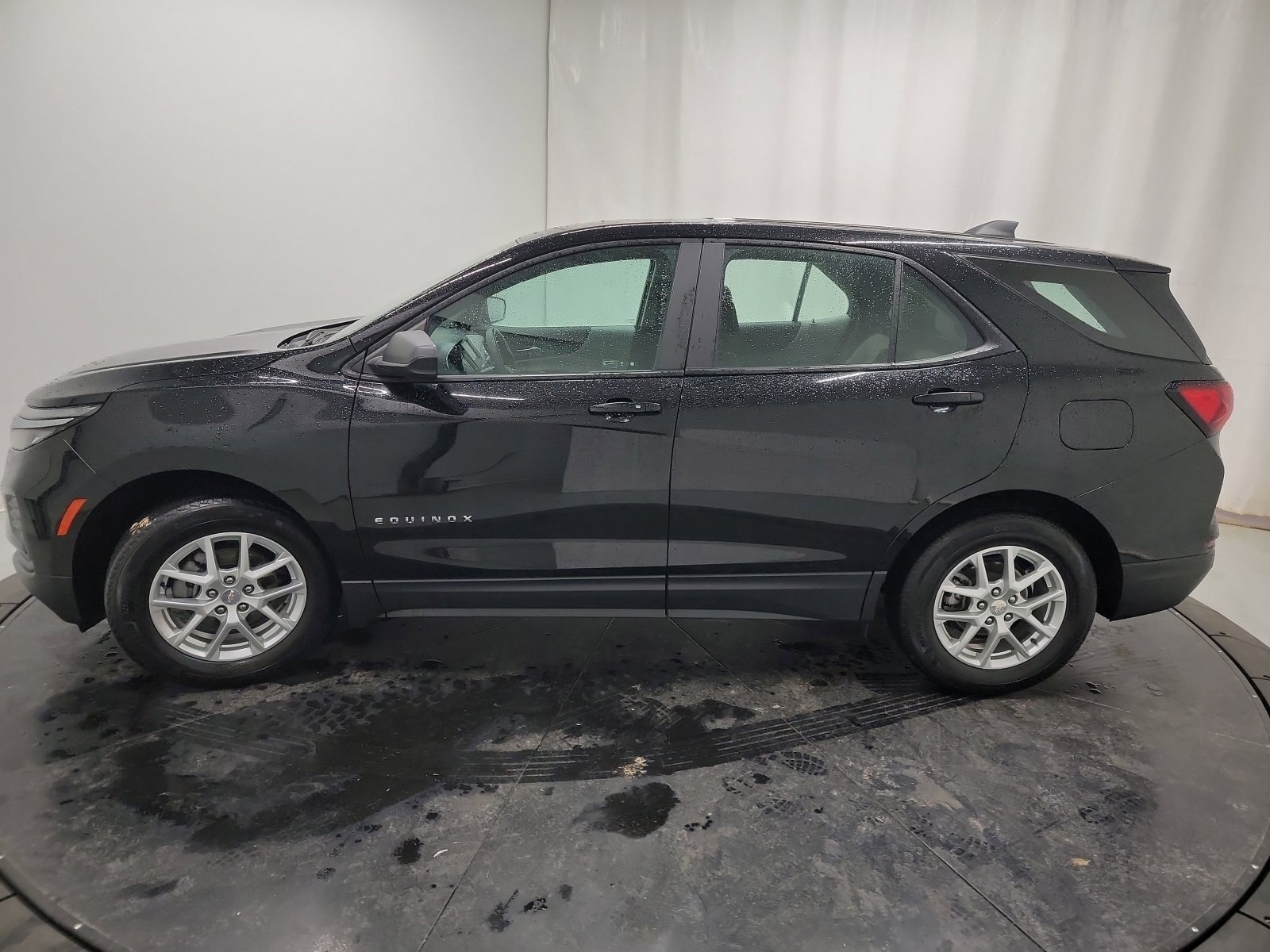 Used 2023 Chevrolet Equinox LS image 4