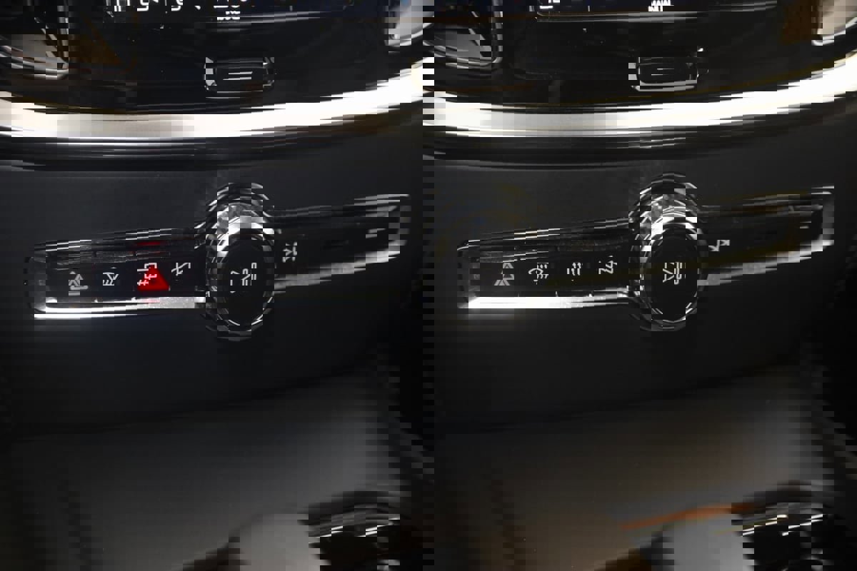 Used 2024 Volvo V60 B5 Cross Country Plus image 30