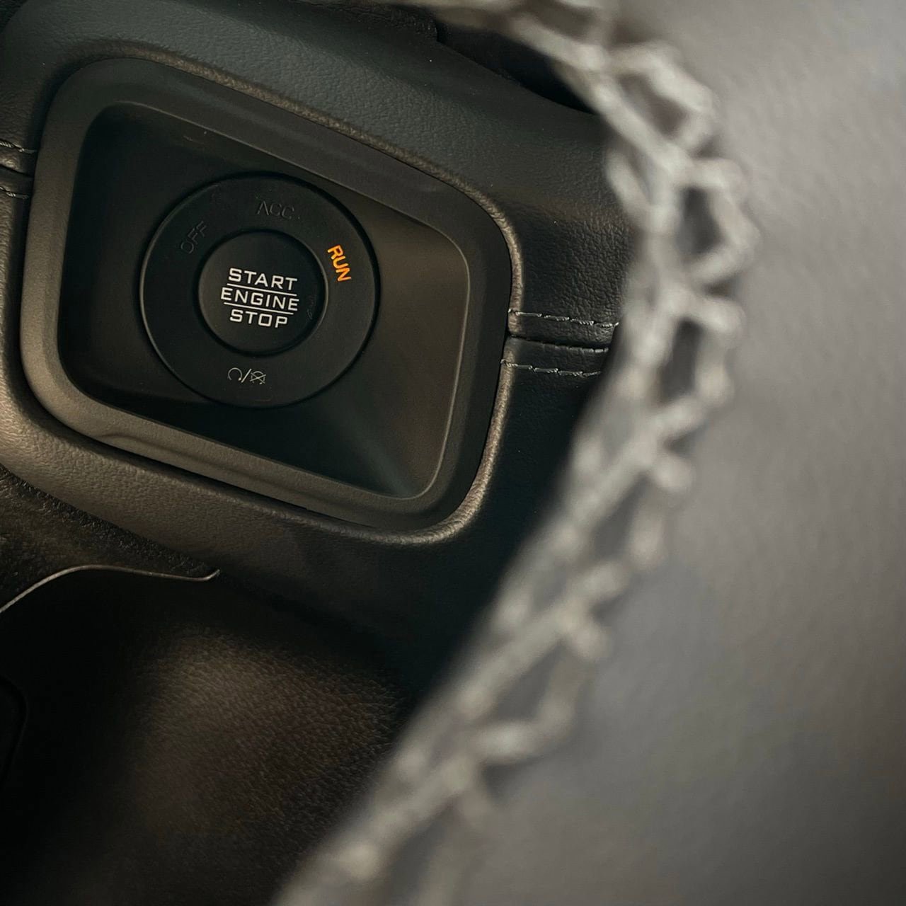 Used 2025 Jeep Gladiator Sport image 17