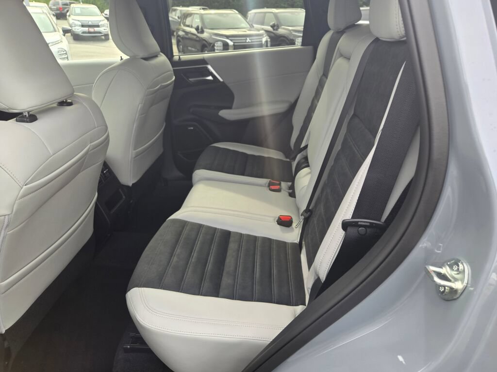 New 2026 Mitsubishi Outlander SE AWD/4WD image 12