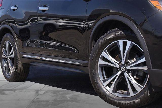 Used 2017 Nissan Rogue SL w/ SL Premium Package FWD image 3