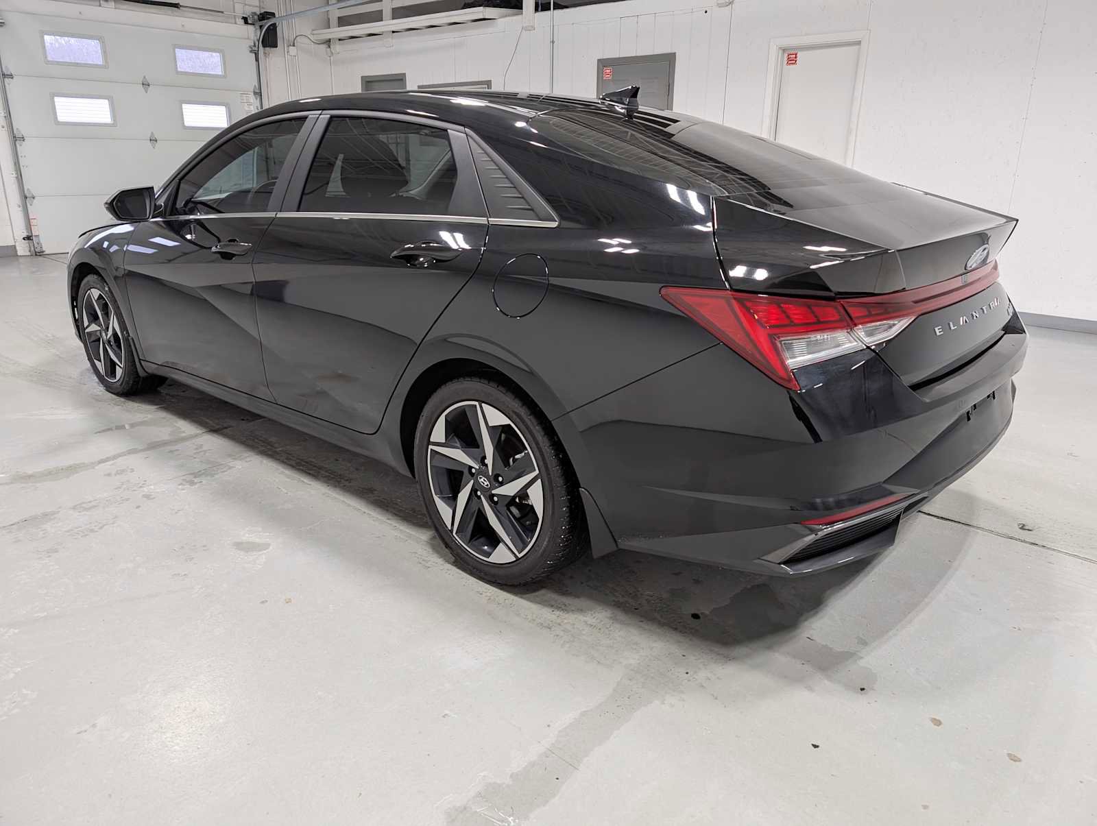 Used 2023 Hyundai Elantra Limited w/ Cargo Package image 10