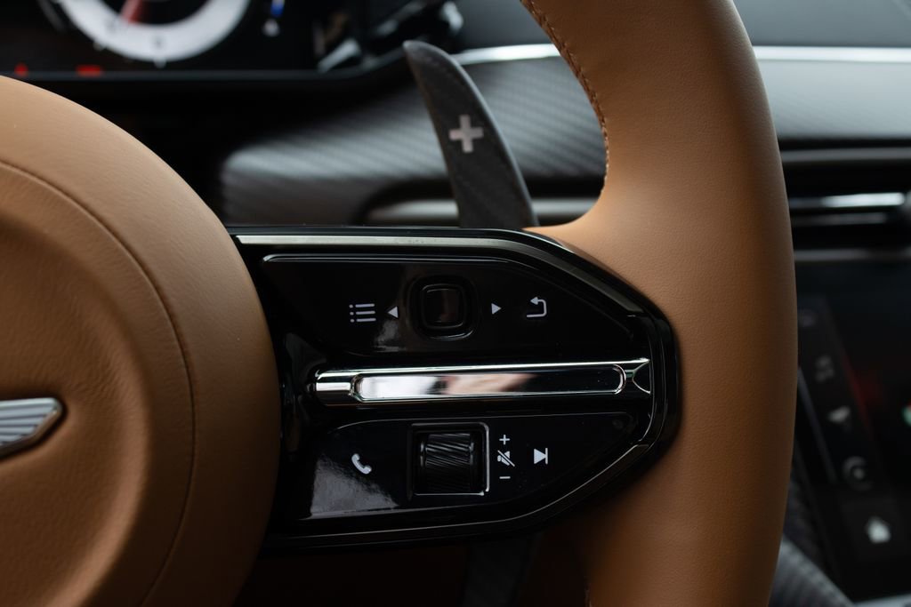 New 2025 Aston Martin Vanquish image 16