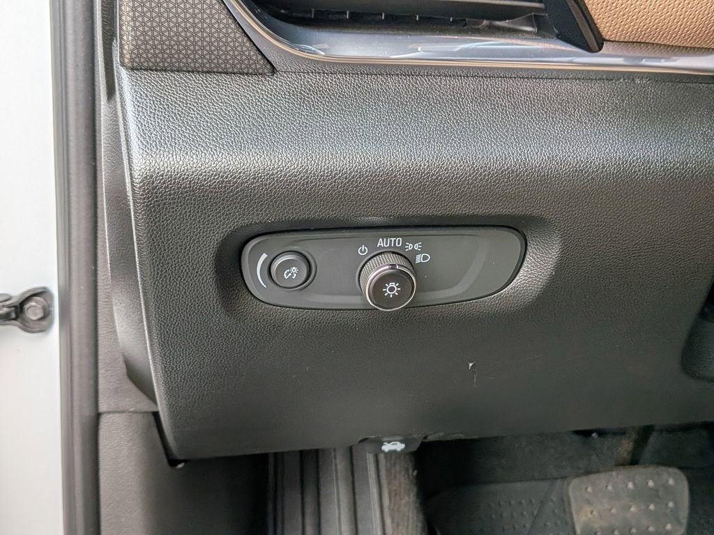 Used 2023 Chevrolet Traverse Premier image 20