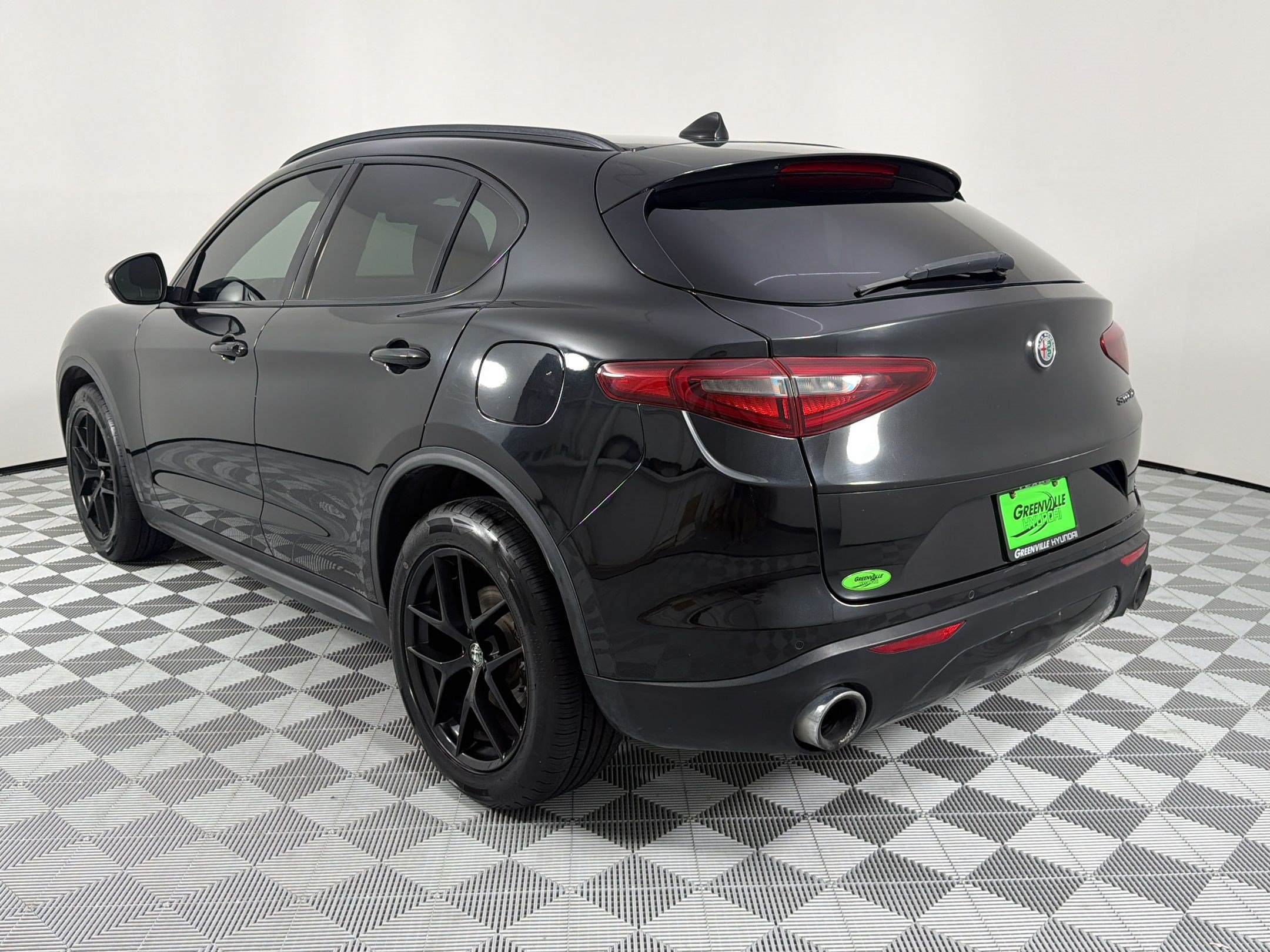 Used 2021 Alfa Romeo Stelvio Sprint w/ Nero Edizione RWD image 3