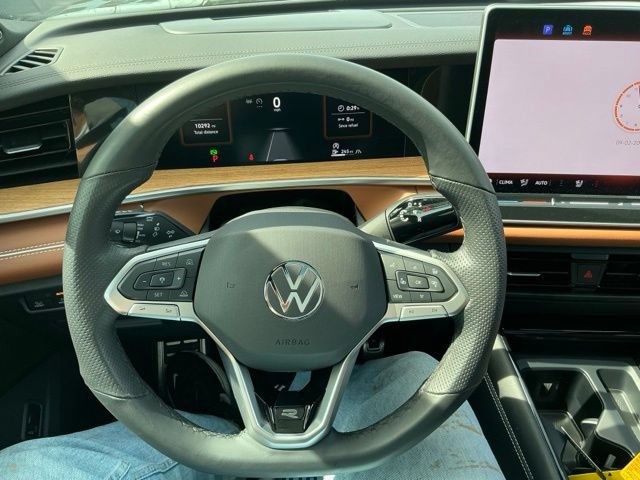 Certified 2025 Volkswagen Tiguan SEL R-Line AWD/4WD image 11