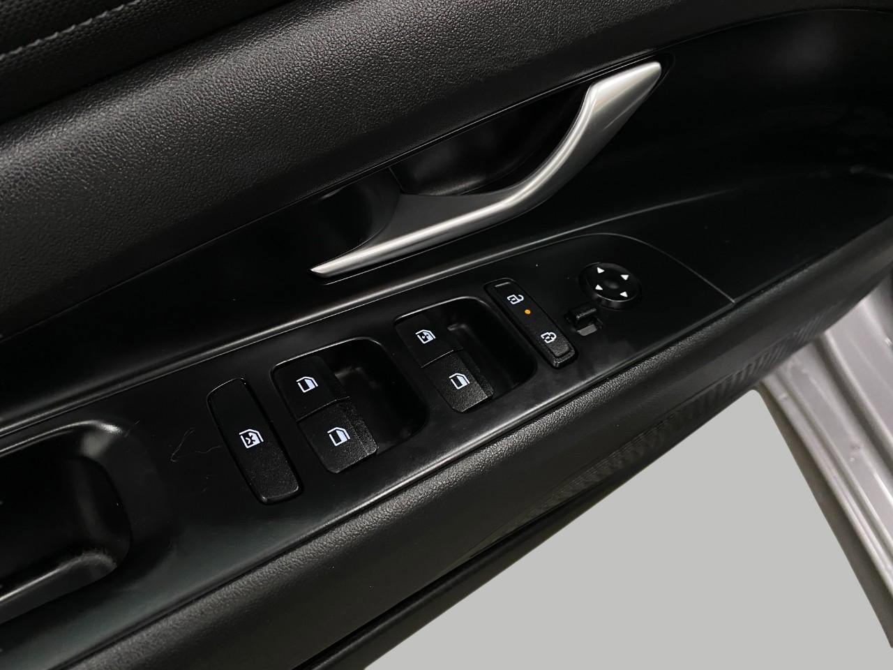 Used 2025 Hyundai Elantra SEL image 32