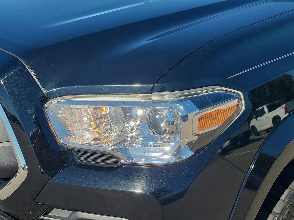 Certified 2022 Toyota Tacoma SR5 image 10