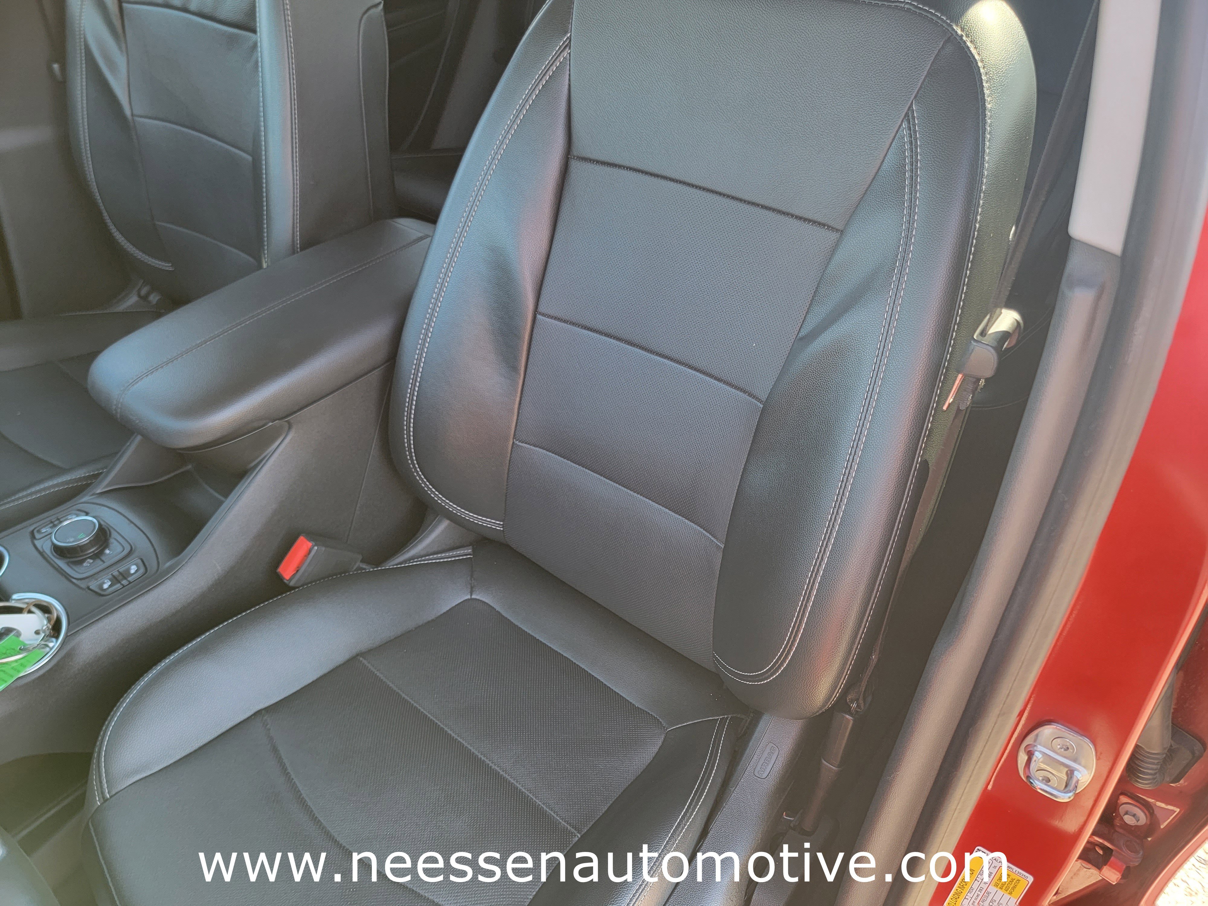 Used 2024 GMC Terrain SLT w/ Infotainment Package II image 17