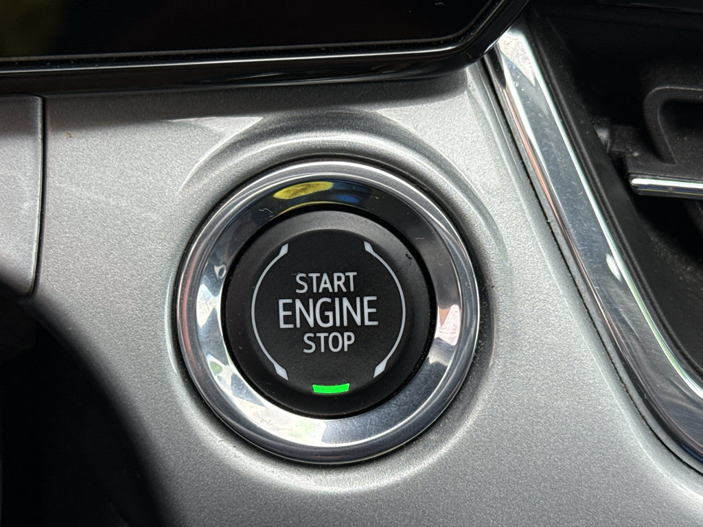 Used 2025 Chevrolet Trax LT FWD image 21