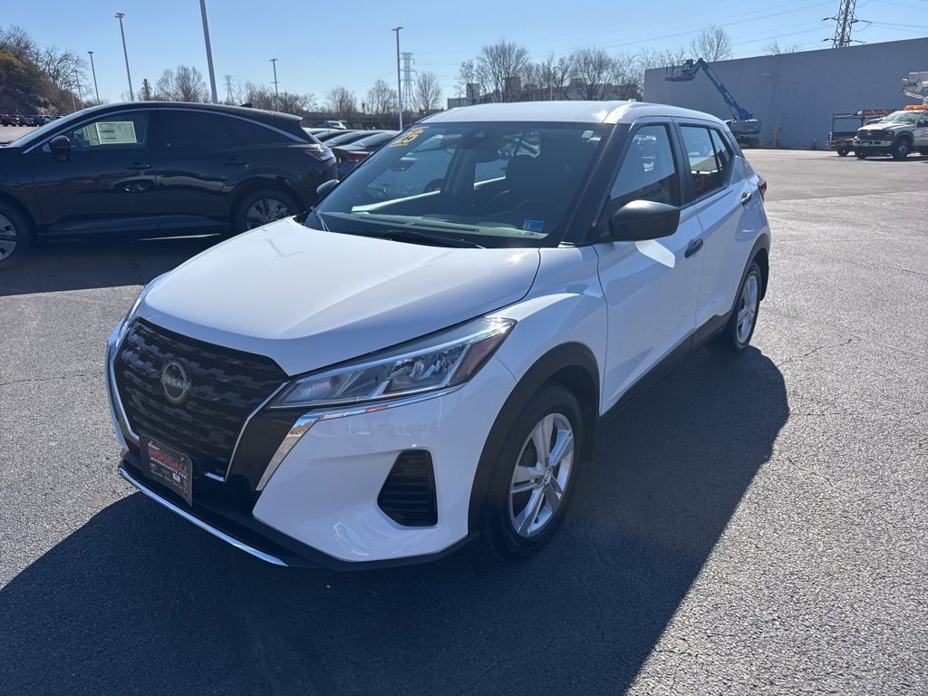 Used 2025 Nissan Kicks Play S image 3