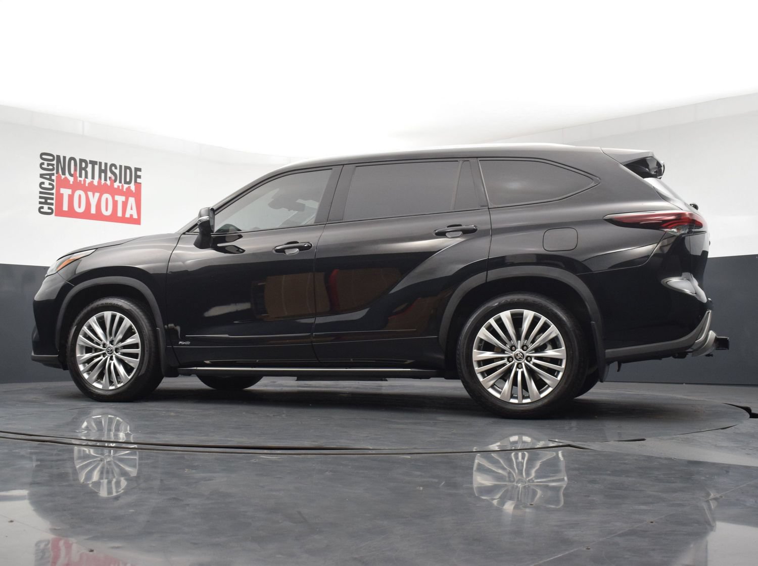 Used 2025 Toyota Highlander Platinum AWD/4WD image 36