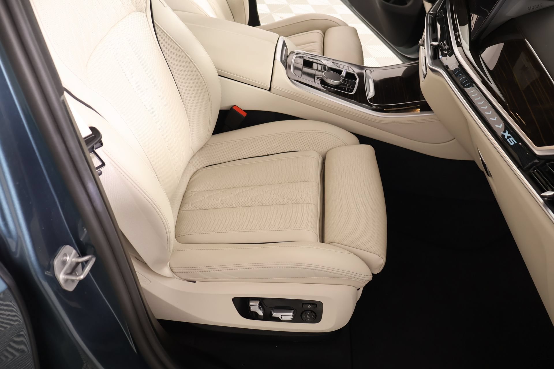Used 2025 BMW X5 xDrive40i AWD/4WD image 13