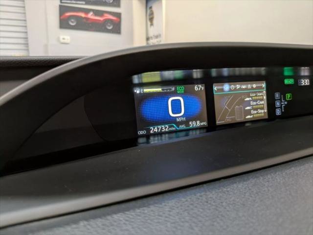 Used 2022 Toyota Prius L Eco image 17
