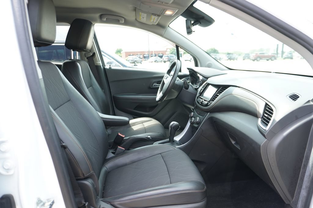 Used 2017 Chevrolet Trax LT w/ LT Convenience Package AWD/4WD image 9