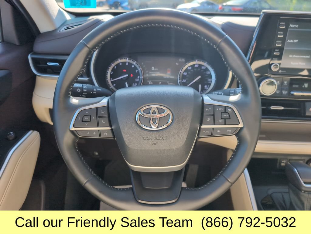 Used 2022 Toyota Highlander XLE AWD/4WD image 17