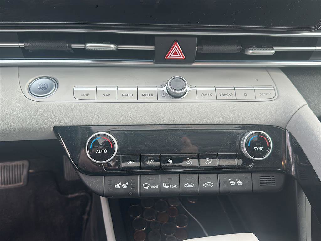 Used 2023 Hyundai Elantra Limited image 26