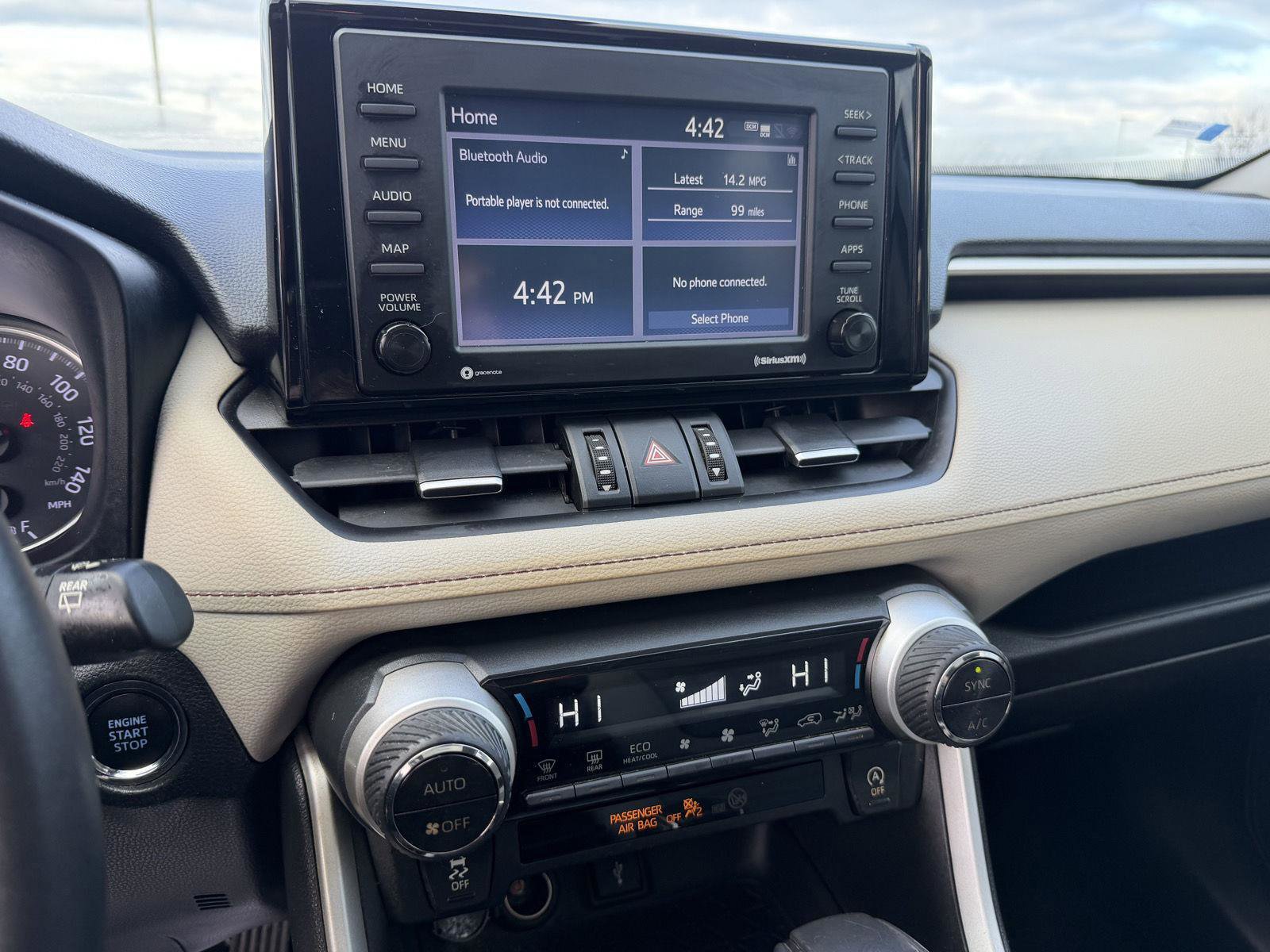 Used 2021 Toyota RAV4 XLE Premium image 23