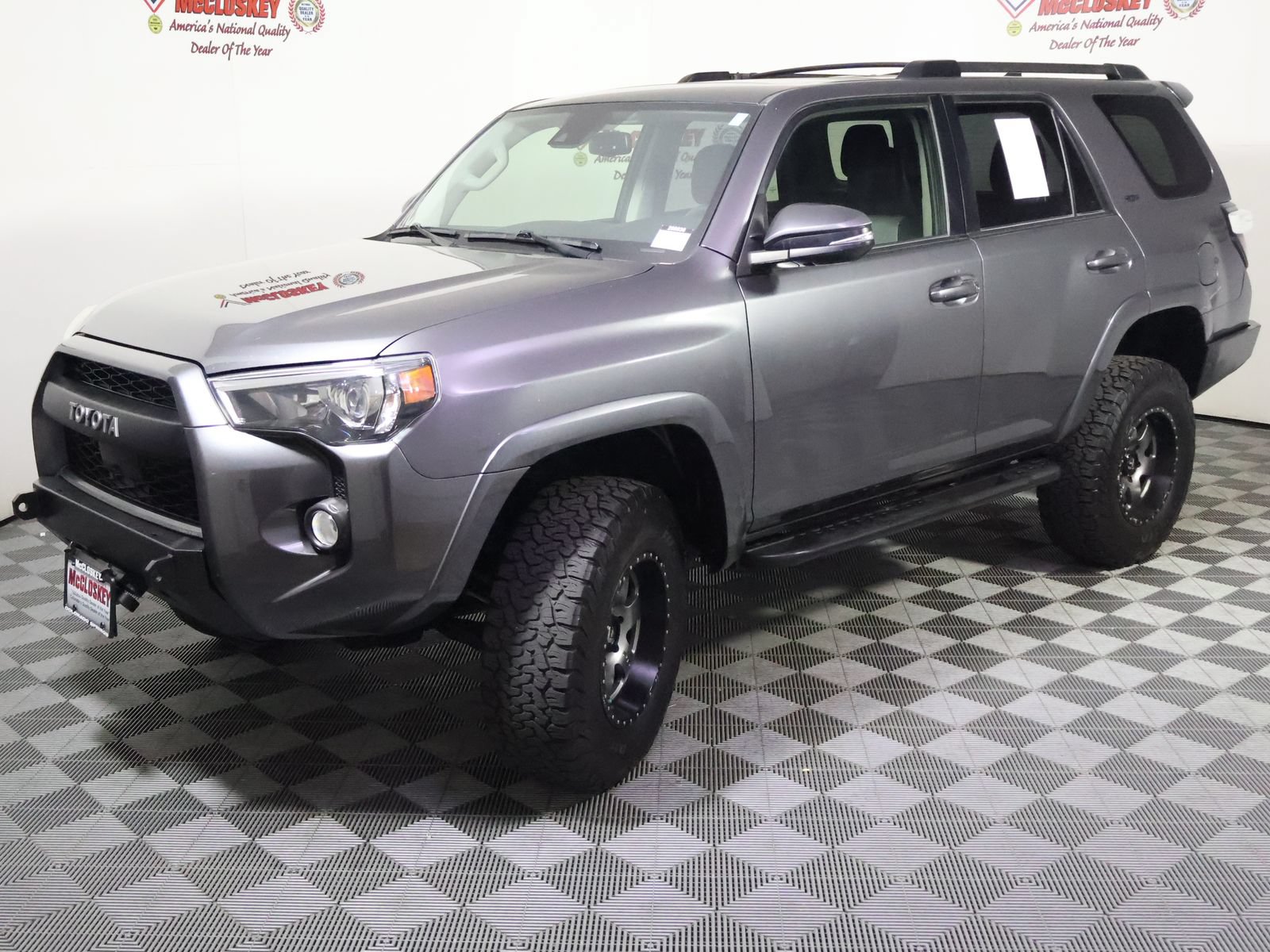 Used 2020 Toyota 4Runner SR5 Premium w/ Moonroof Package AWD/4WD image 18