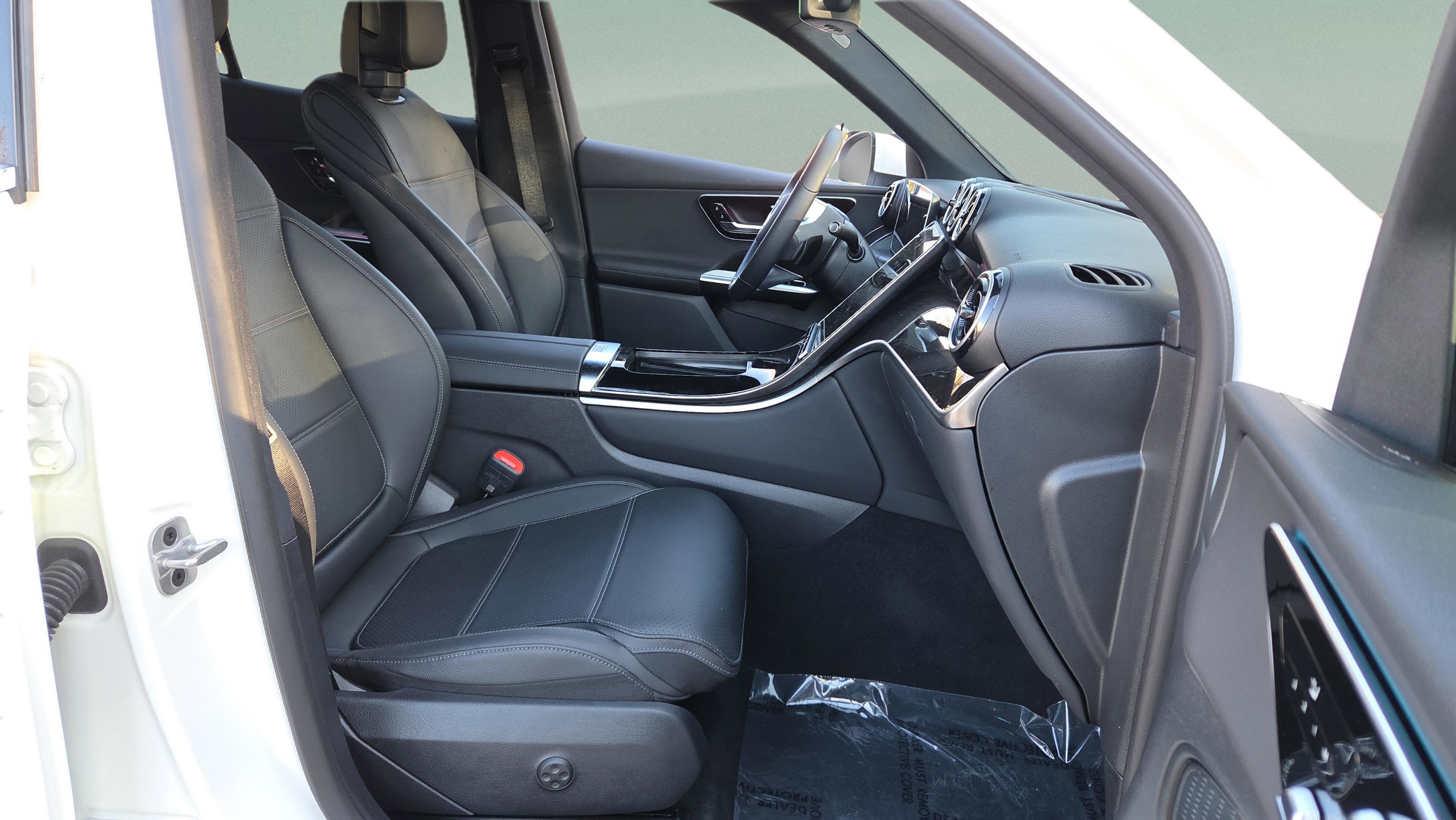 Used 2025 Mercedes-Benz GLC 300 image 24