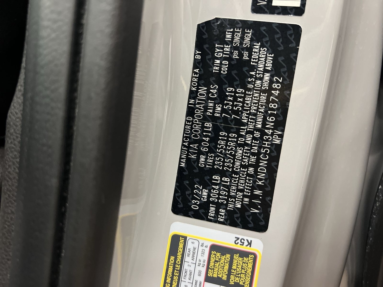 Used 2022 Kia Carnival EX FWD image 25