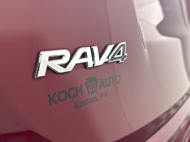 Used 2018 Toyota RAV4 LE w/ All Weather Liner Package AWD/4WD image 18