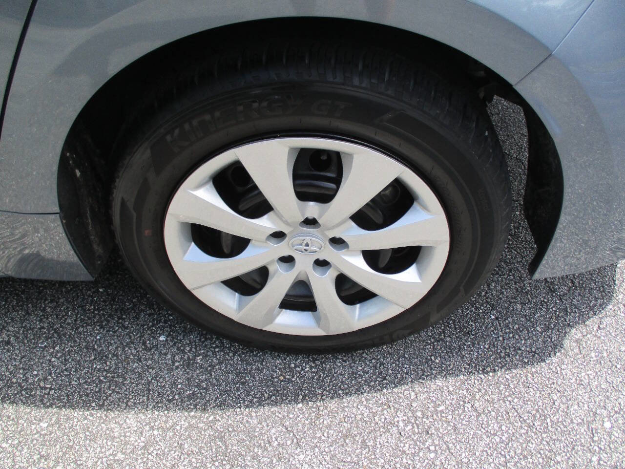 Used 2022 Toyota Corolla LE FWD image 28