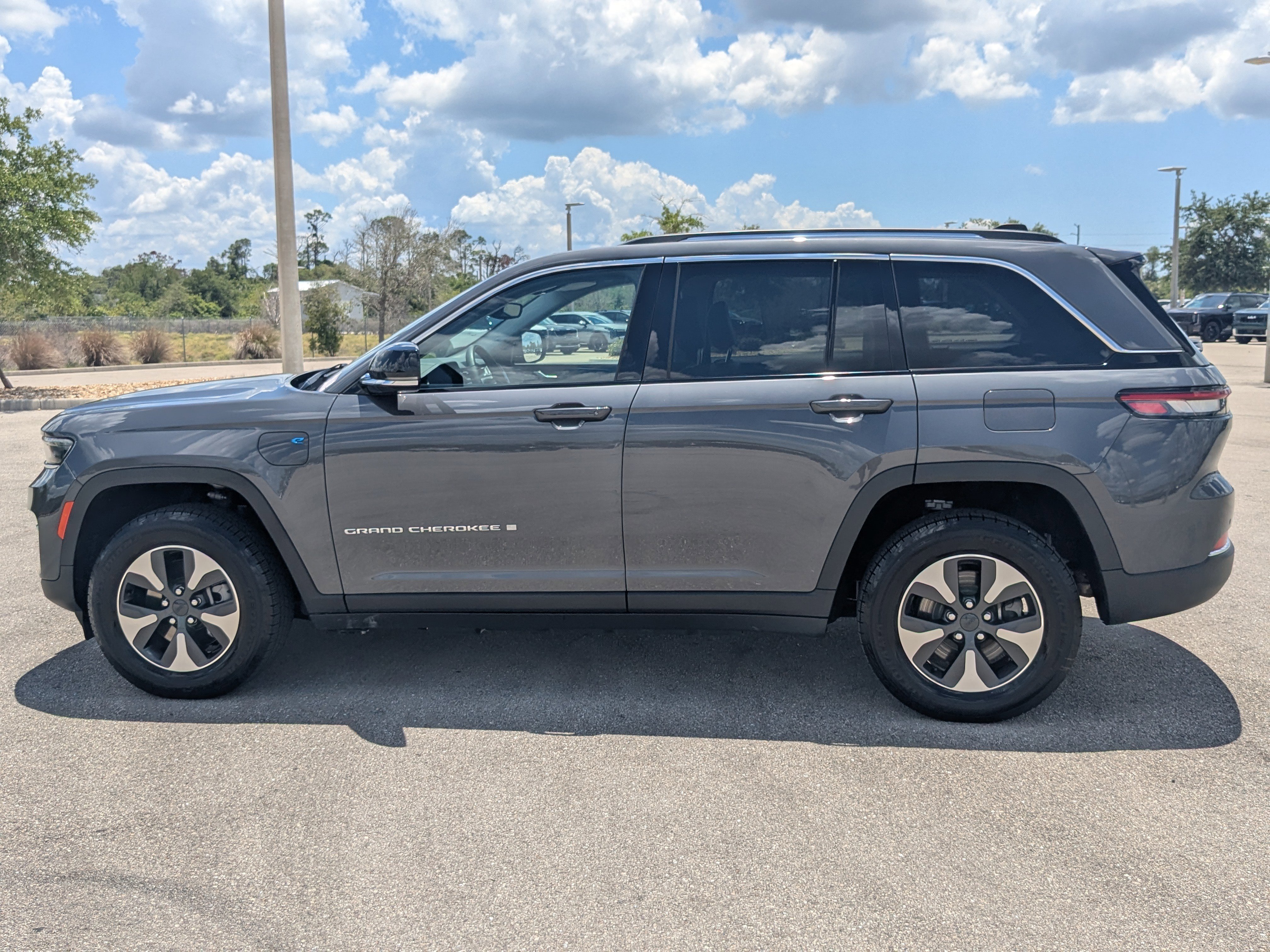 Used 2022 Jeep Grand Cherokee Limited 4xe AWD/4WD image 8