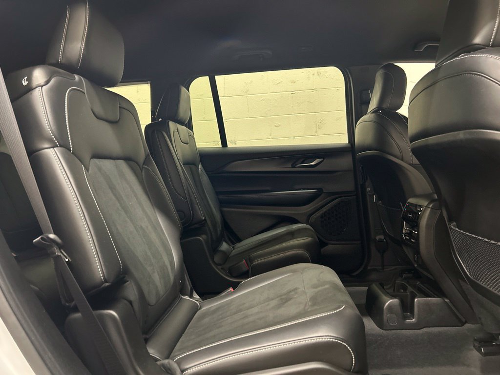 Used 2025 Jeep Grand Cherokee L Laredo AWD/4WD image 13