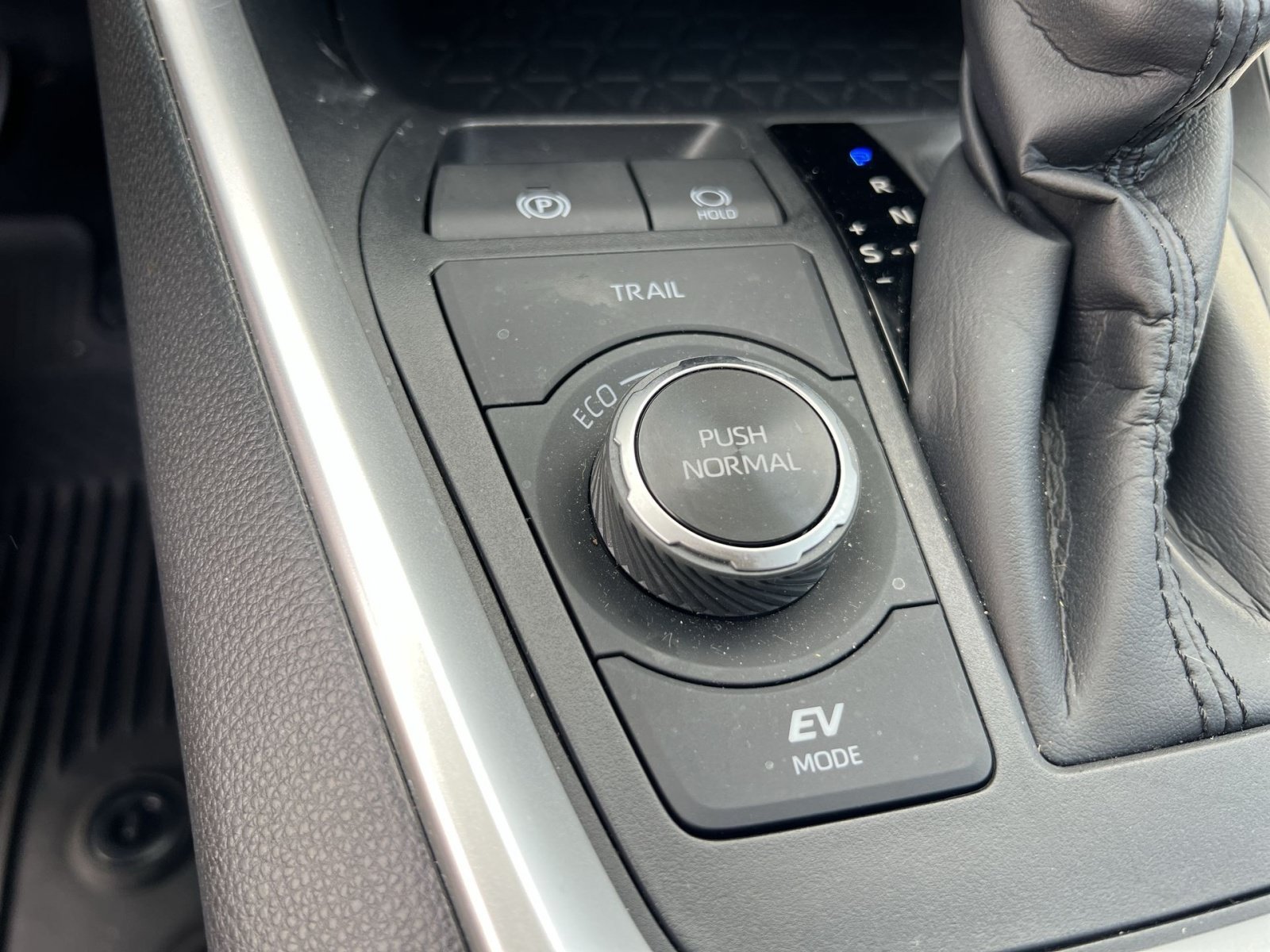 Used 2025 Toyota RAV4 XLE AWD/4WD image 30