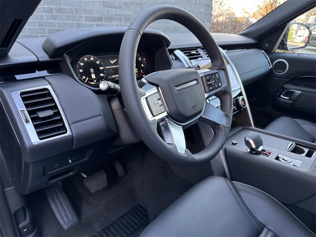 New 2025 Land Rover Discovery S image 22