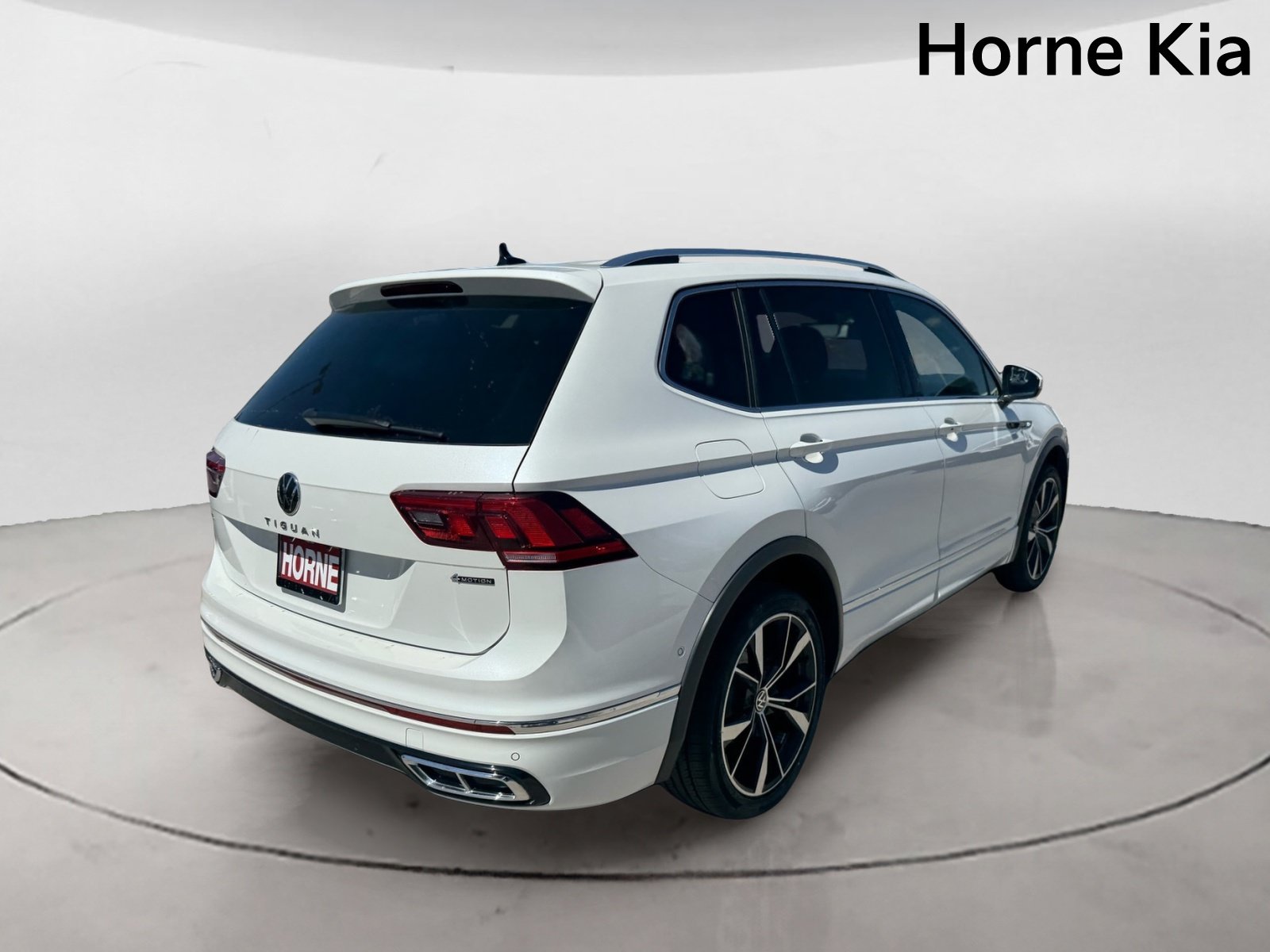 Used 2022 Volkswagen Tiguan SEL R-Line AWD/4WD image 4
