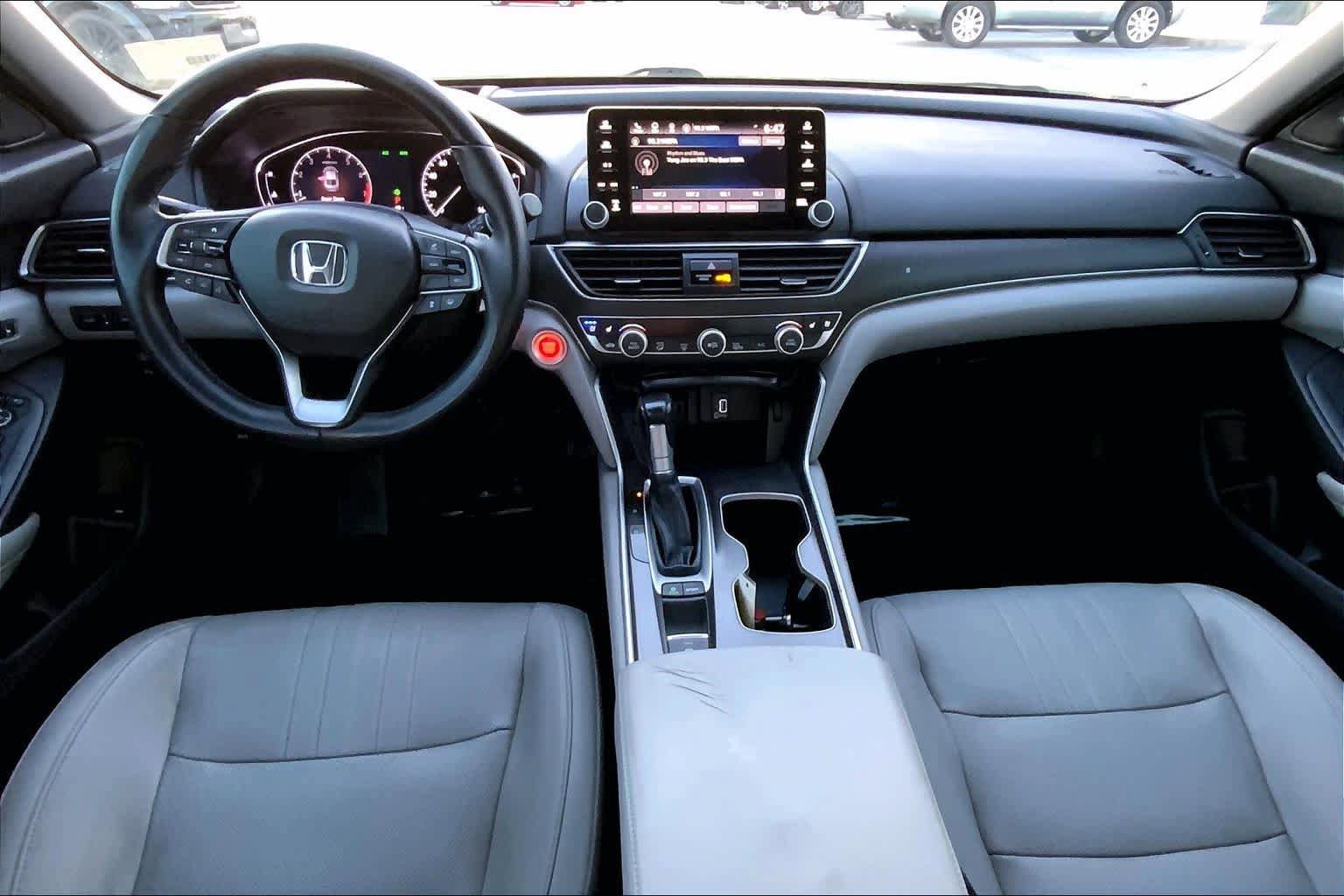 Used 2018 Honda Accord Touring image 15